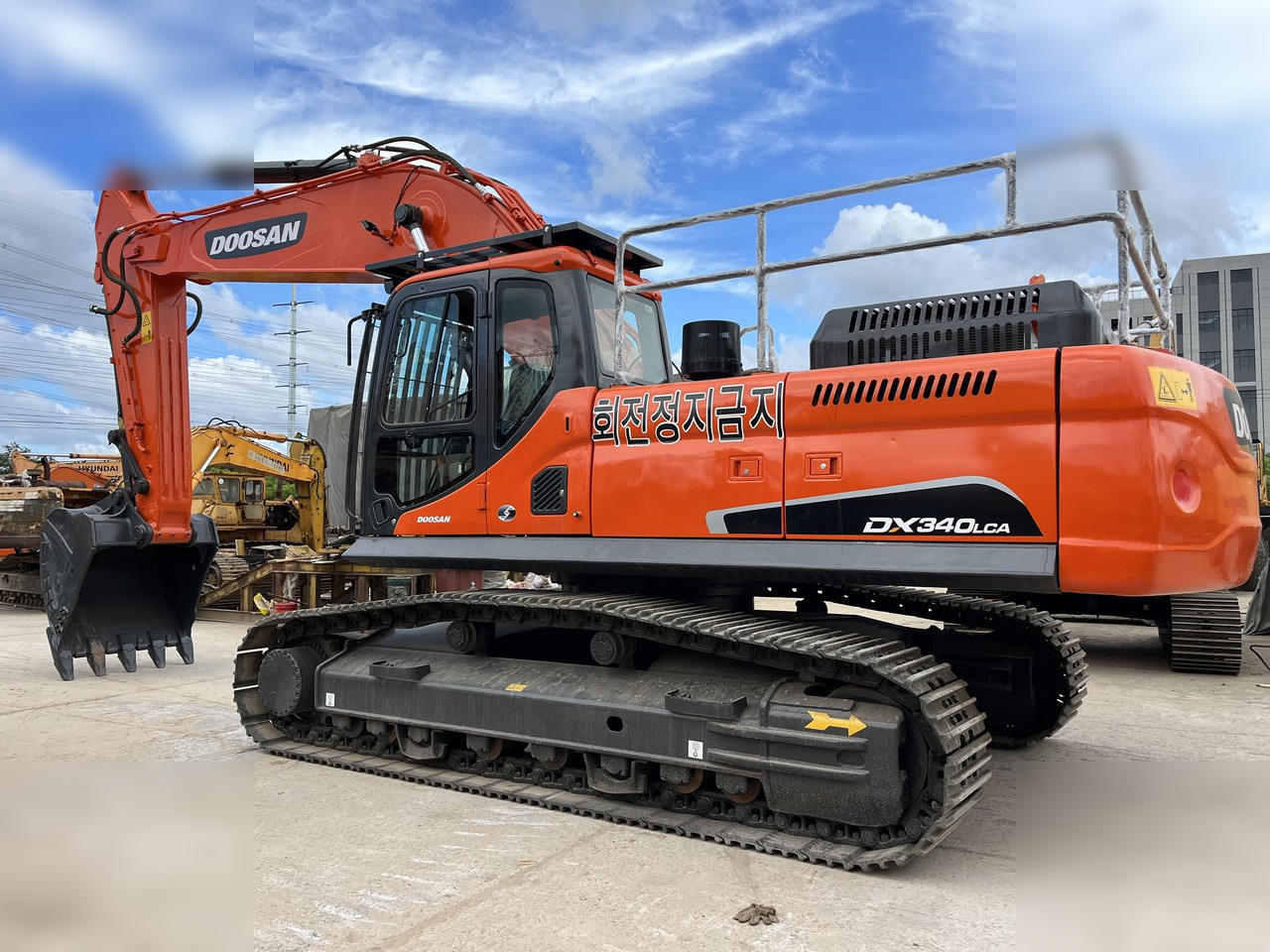 DOOSAN DX340 LCA - Гусеничний екскаватор: фото 1 DOOSAN DX340 LCA - Гусеничний екскаватор: фото 1