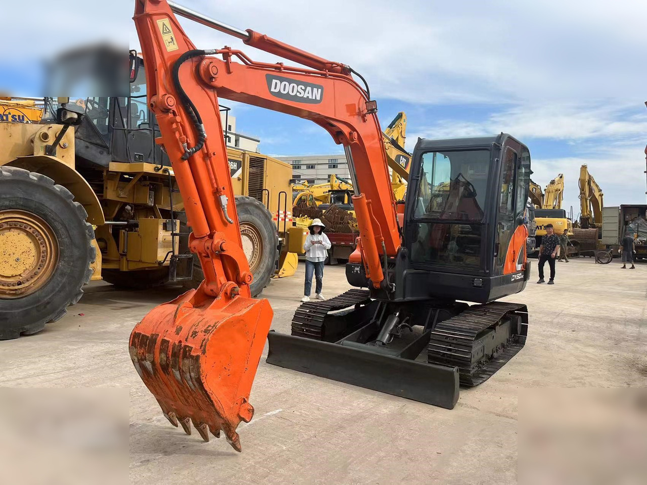 DOOSAN DX60-9C - Гусеничний екскаватор: фото 3 DOOSAN DX60-9C - Гусеничний екскаватор: фото 3