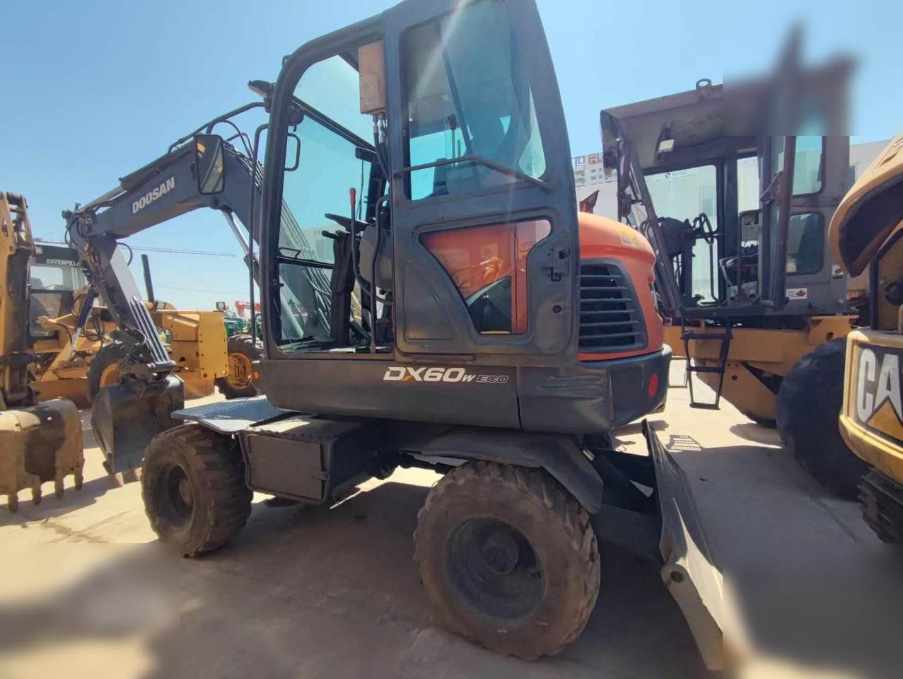 DOOSAN DX60W ECO - Колісний екскаватор: фото 1 DOOSAN DX60W ECO - Колісний екскаватор: фото 1