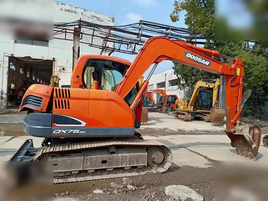 Гусеничний екскаватор DOOSAN DX75-9C: фото 1