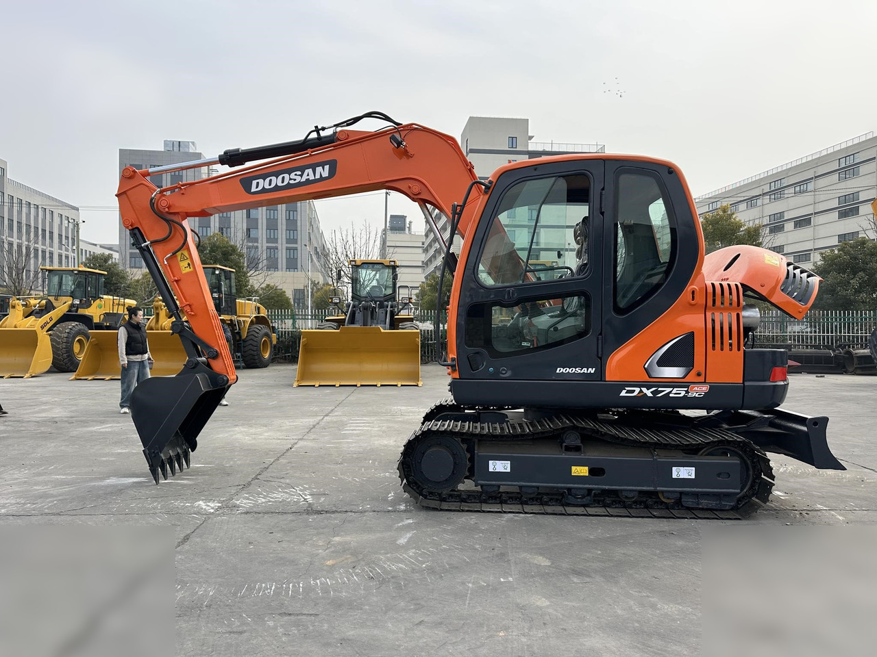 DOOSAN DX75-9CN - Гусеничний екскаватор: фото 1 DOOSAN DX75-9CN - Гусеничний екскаватор: фото 1