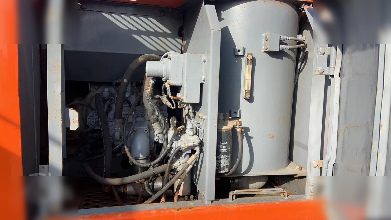 HITACHI EX120-5 - Гусеничний екскаватор: фото 4 HITACHI EX120-5 - Гусеничний екскаватор: фото 4