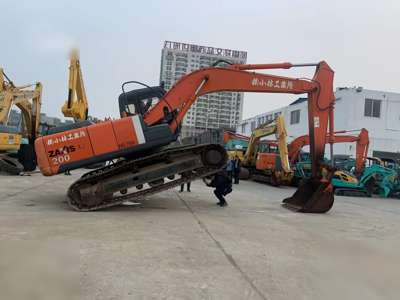 HITACHI ZX200 - Гусеничний екскаватор: фото 2 HITACHI ZX200 - Гусеничний екскаватор: фото 2