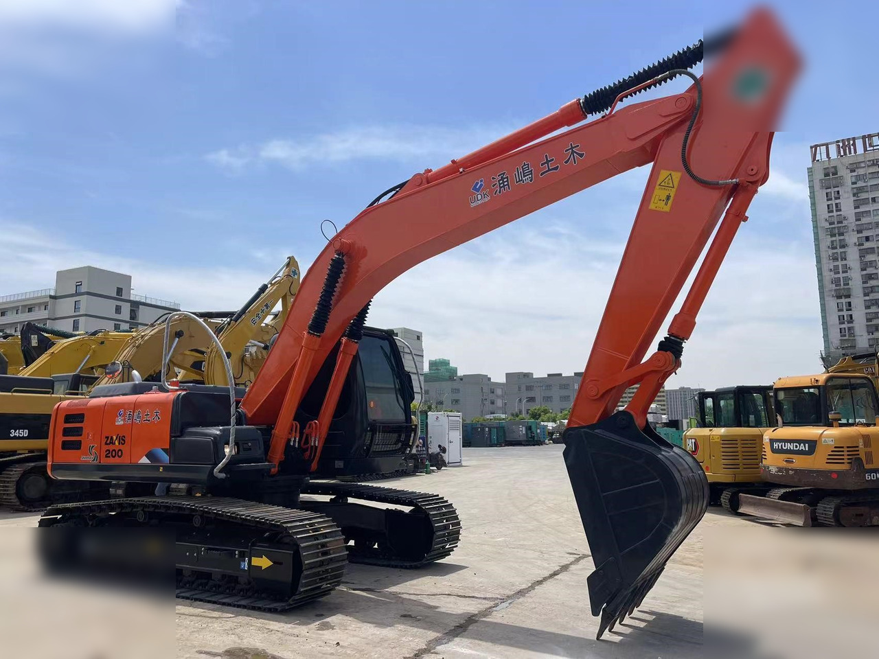 HITACHI ZX200 - Гусеничний екскаватор: фото 4 HITACHI ZX200 - Гусеничний екскаватор: фото 4