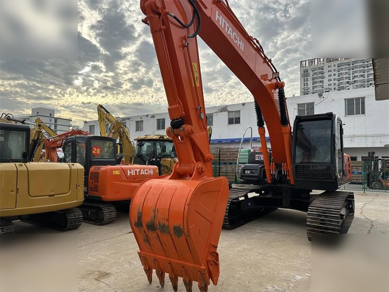 HITACHI ZX200 LC - Гусеничний екскаватор: фото 2 HITACHI ZX200 LC - Гусеничний екскаватор: фото 2