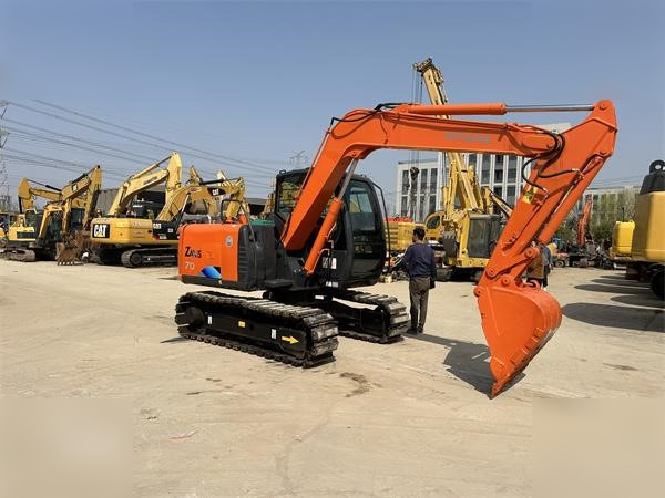 HITACHI ZX70 - Гусеничний екскаватор: фото 2 HITACHI ZX70 - Гусеничний екскаватор: фото 2