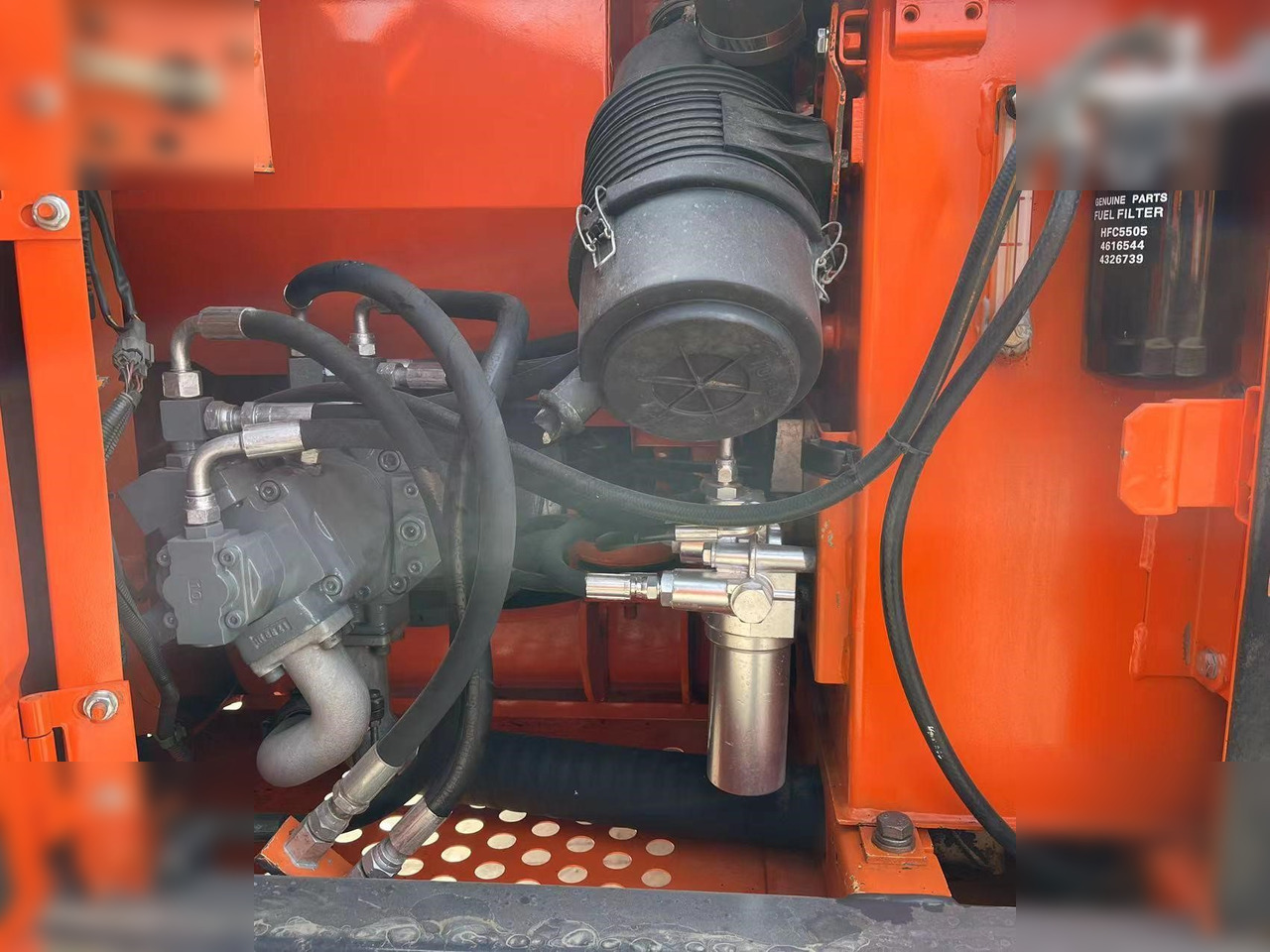 HITACHI ZX70 - Гусеничний екскаватор: фото 4 HITACHI ZX70 - Гусеничний екскаватор: фото 4