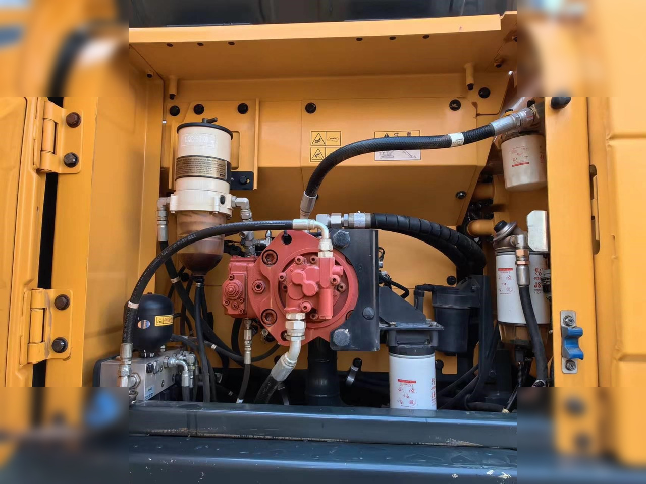 HYUNDAI 225LC-9 - Гусеничний екскаватор: фото 5 HYUNDAI 225LC-9 - Гусеничний екскаватор: фото 5