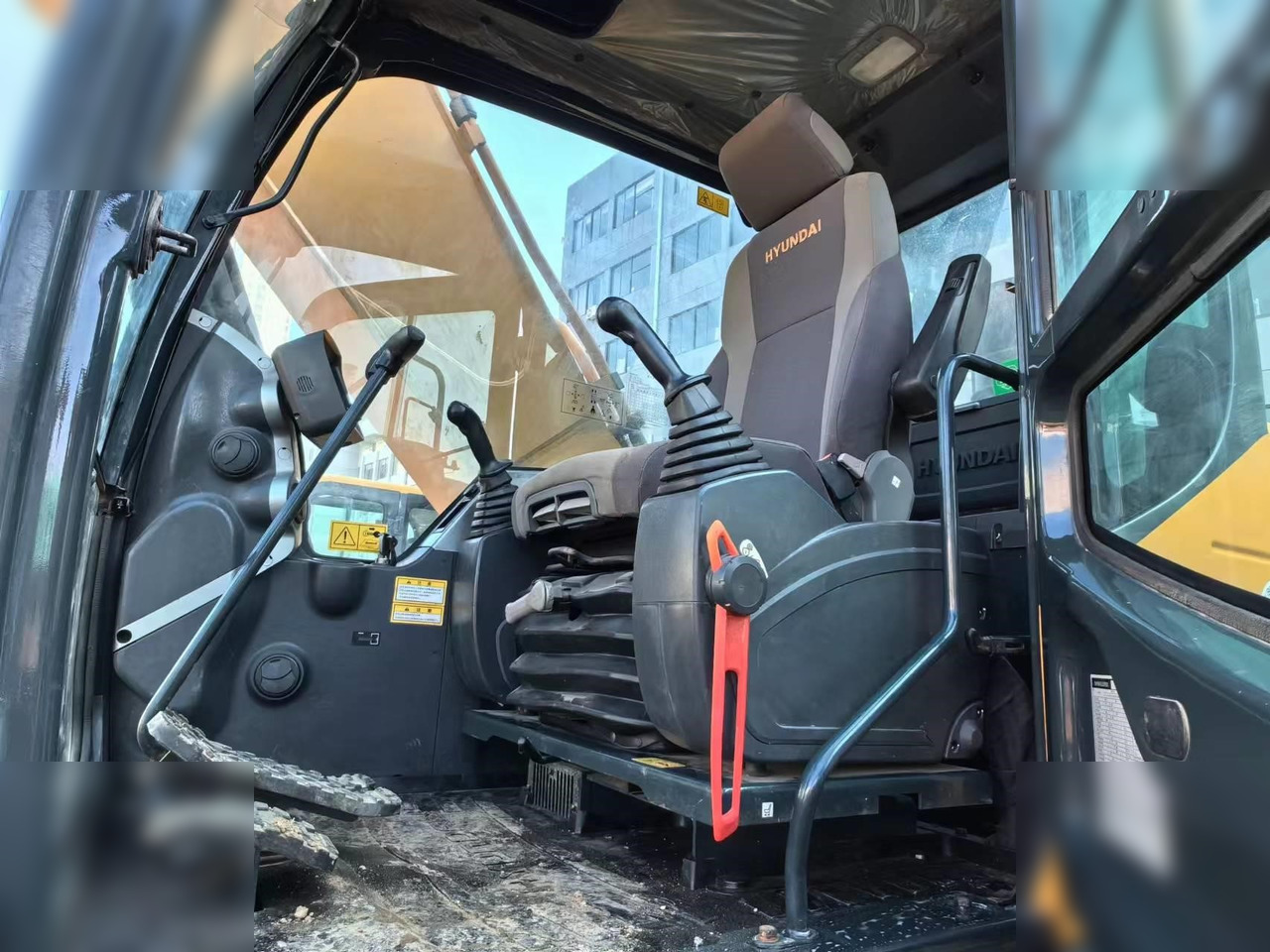 HYUNDAI 225LC-9 - Гусеничний екскаватор: фото 4 HYUNDAI 225LC-9 - Гусеничний екскаватор: фото 4