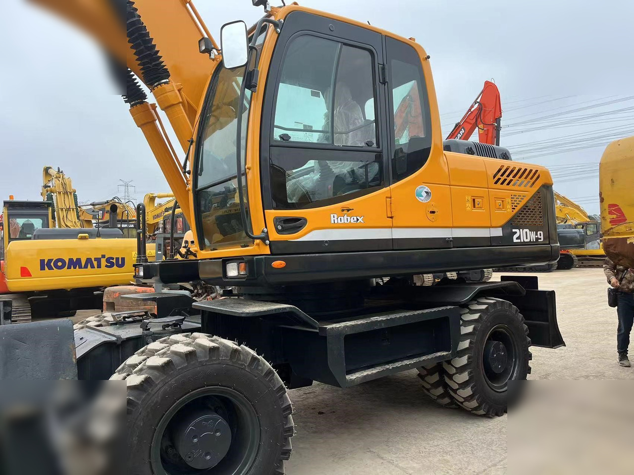 HYUNDAI ROBEX 210W-9 - Колісний екскаватор: фото 4 HYUNDAI ROBEX 210W-9 - Колісний екскаватор: фото 4