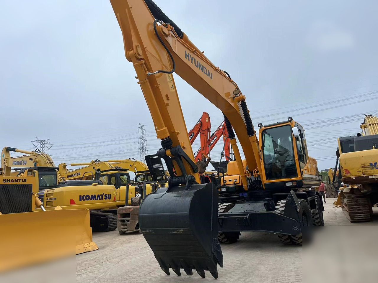 HYUNDAI ROBEX 210W-9 - Колісний екскаватор: фото 5 HYUNDAI ROBEX 210W-9 - Колісний екскаватор: фото 5