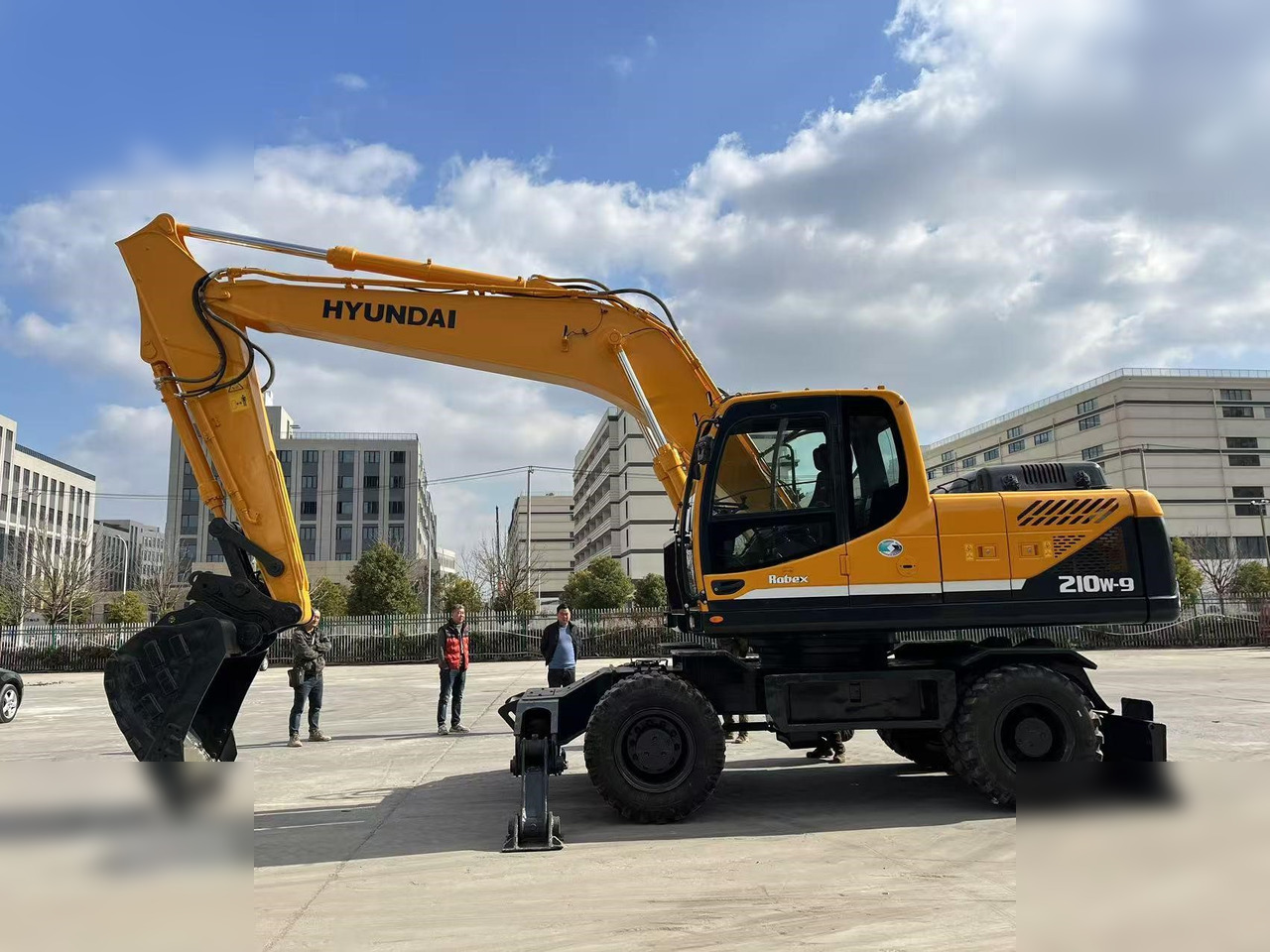 HYUNDAI ROBEX 210W-9 - Колісний екскаватор: фото 2 HYUNDAI ROBEX 210W-9 - Колісний екскаватор: фото 2