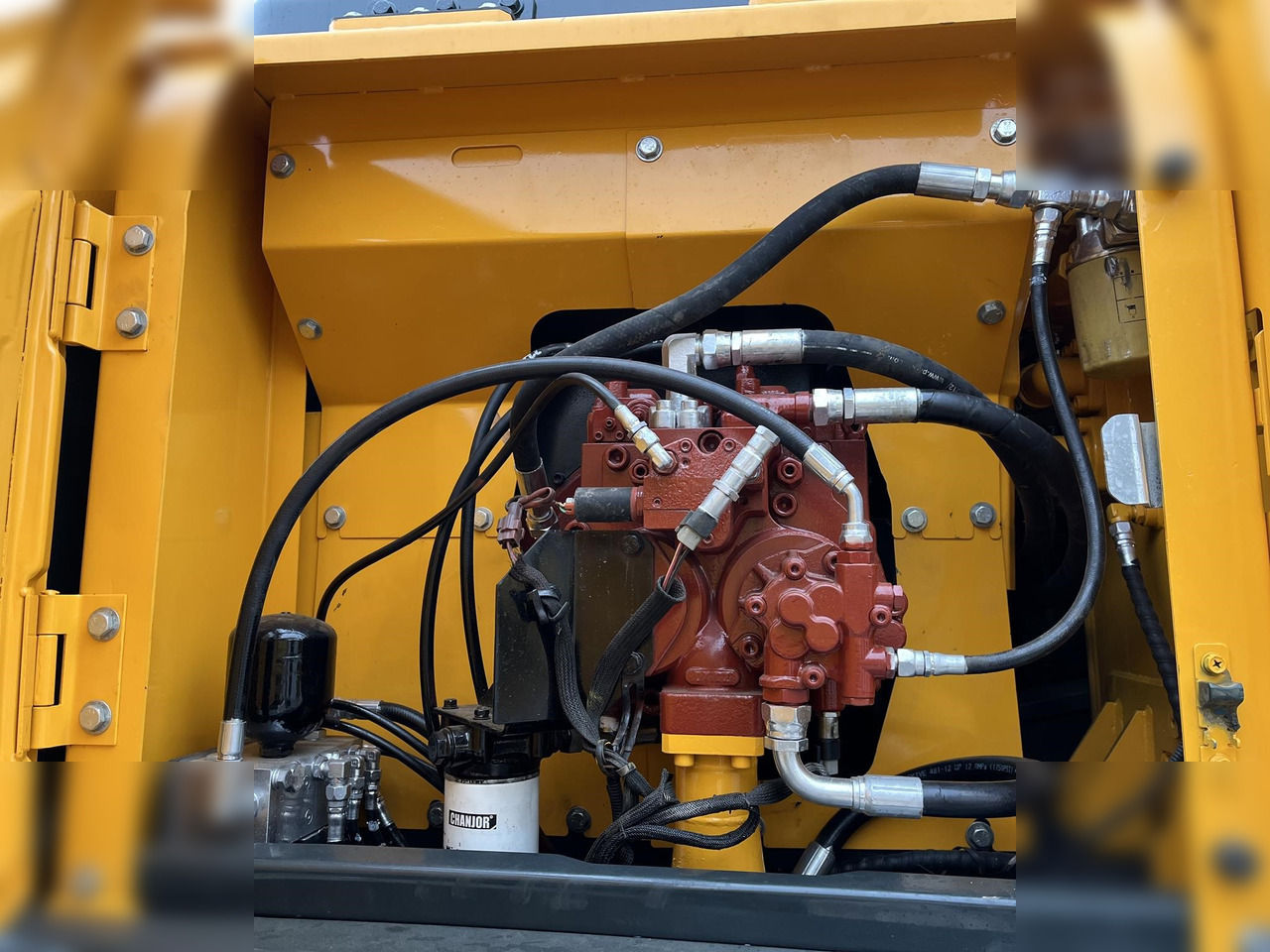 HYUNDAI ROBEX 210W-9 - Колісний екскаватор: фото 5 HYUNDAI ROBEX 210W-9 - Колісний екскаватор: фото 5