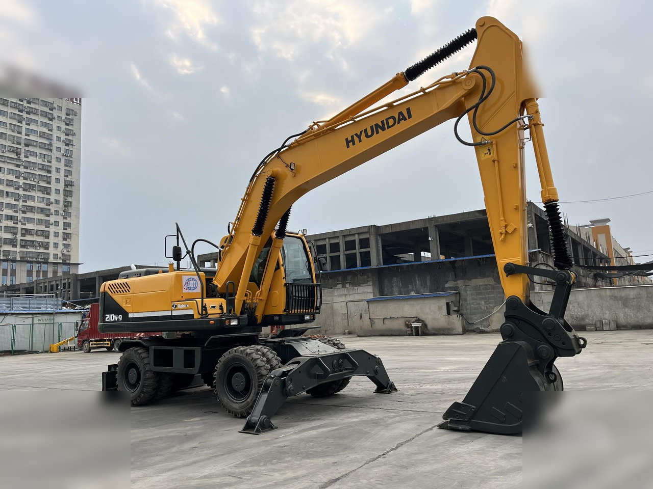 HYUNDAI ROBEX 210W-9 - Колісний екскаватор: фото 2 HYUNDAI ROBEX 210W-9 - Колісний екскаватор: фото 2
