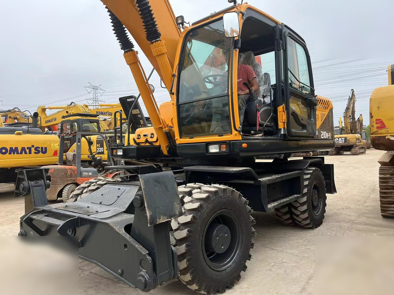 HYUNDAI ROBEX 210W-9 - Колісний екскаватор: фото 3 HYUNDAI ROBEX 210W-9 - Колісний екскаватор: фото 3