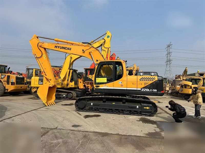 HYUNDAI ROBEX 220 LC-9S - Гусеничний екскаватор: фото 2 HYUNDAI ROBEX 220 LC-9S - Гусеничний екскаватор: фото 2