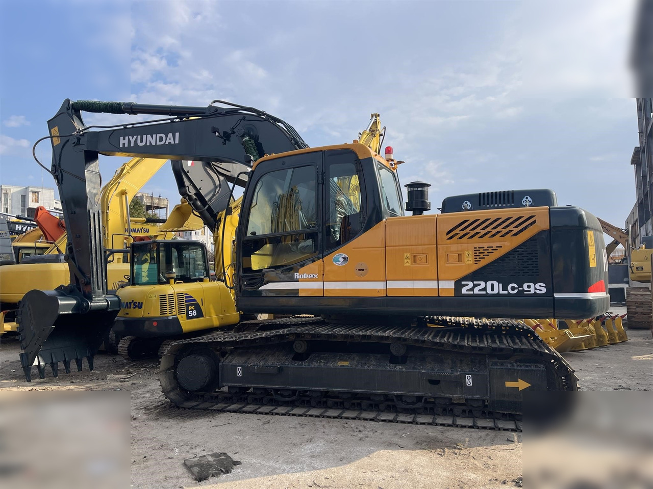 HYUNDAI ROBEX 220 LC-9S - Гусеничний екскаватор: фото 1 HYUNDAI ROBEX 220 LC-9S - Гусеничний екскаватор: фото 1