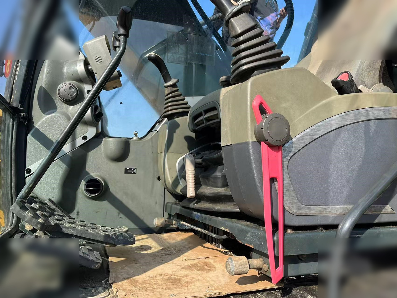 HYUNDAI ROBEX 220 LC-9S - Гусеничний екскаватор: фото 4 HYUNDAI ROBEX 220 LC-9S - Гусеничний екскаватор: фото 4