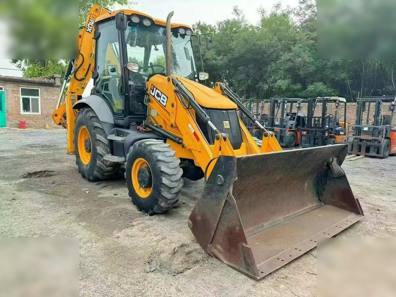 JCB 3CX - Екскаватор-навантажувач: фото 1 JCB 3CX - Екскаватор-навантажувач: фото 1