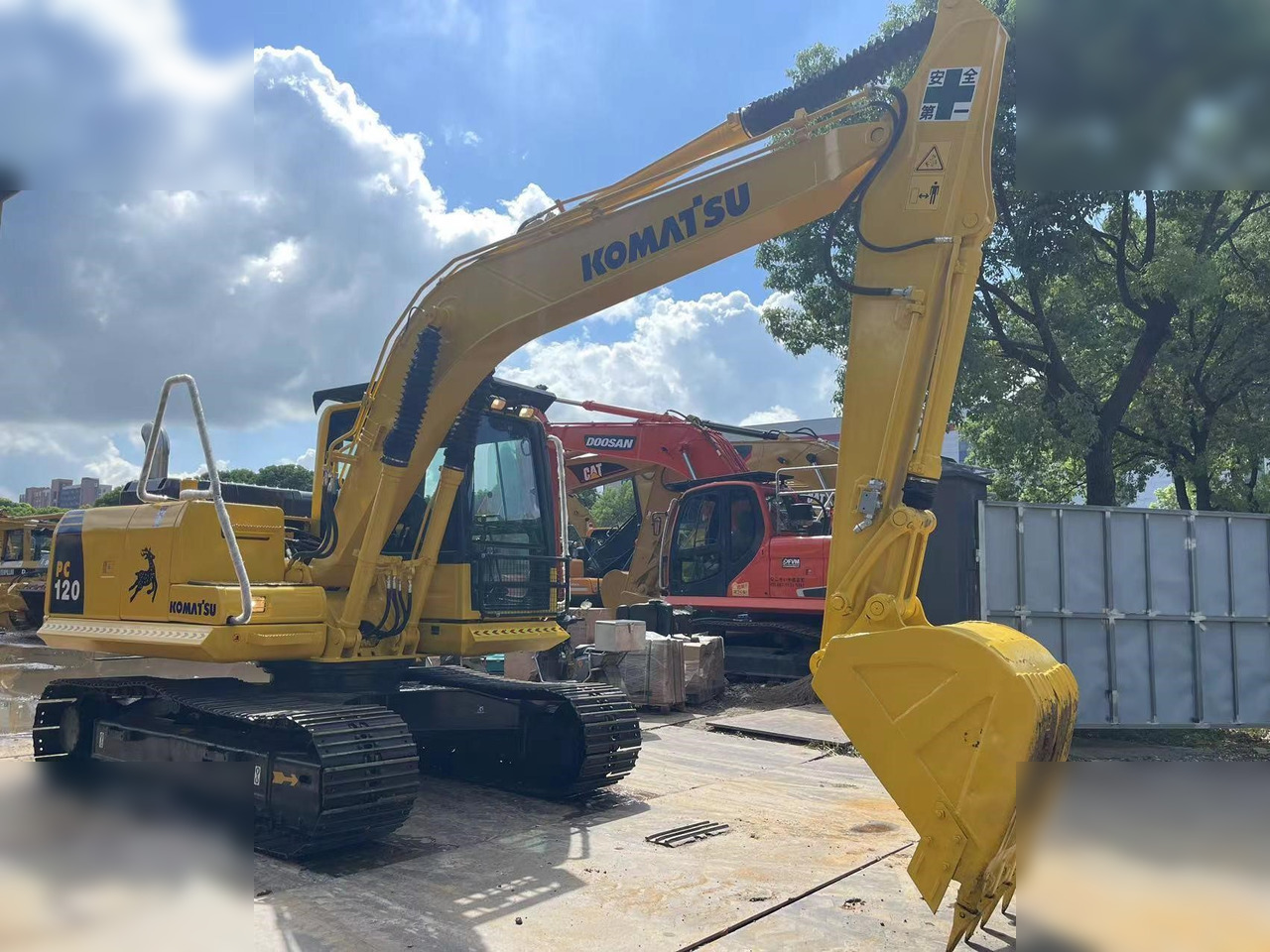 KOMATSU PC120-8 - Гусеничний екскаватор: фото 3 KOMATSU PC120-8 - Гусеничний екскаватор: фото 3