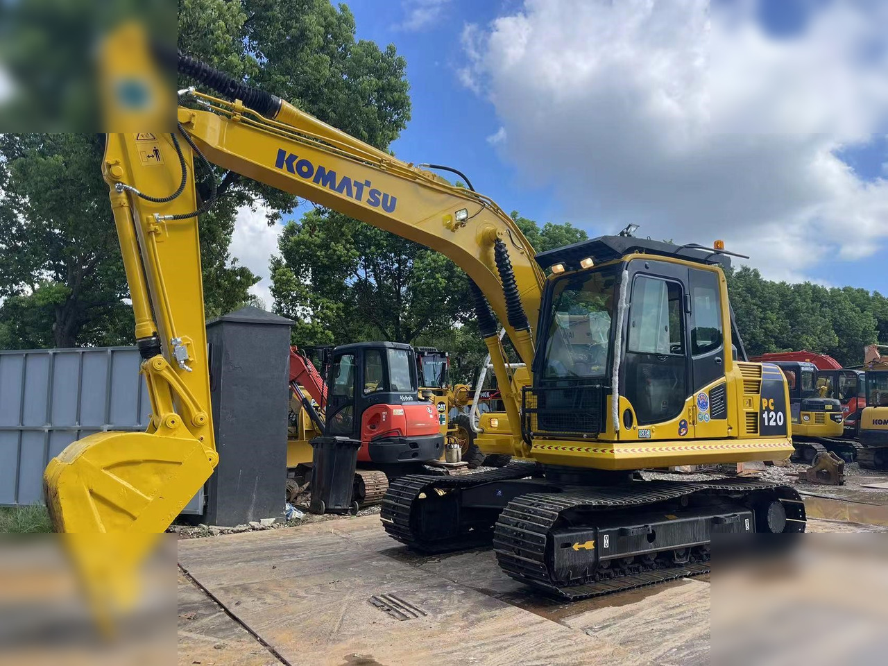 KOMATSU PC120-8 - Гусеничний екскаватор: фото 2 KOMATSU PC120-8 - Гусеничний екскаватор: фото 2