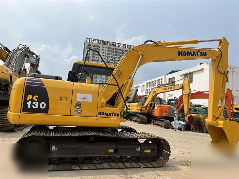 KOMATSU PC130-7 - Гусеничний екскаватор: фото 3 KOMATSU PC130-7 - Гусеничний екскаватор: фото 3