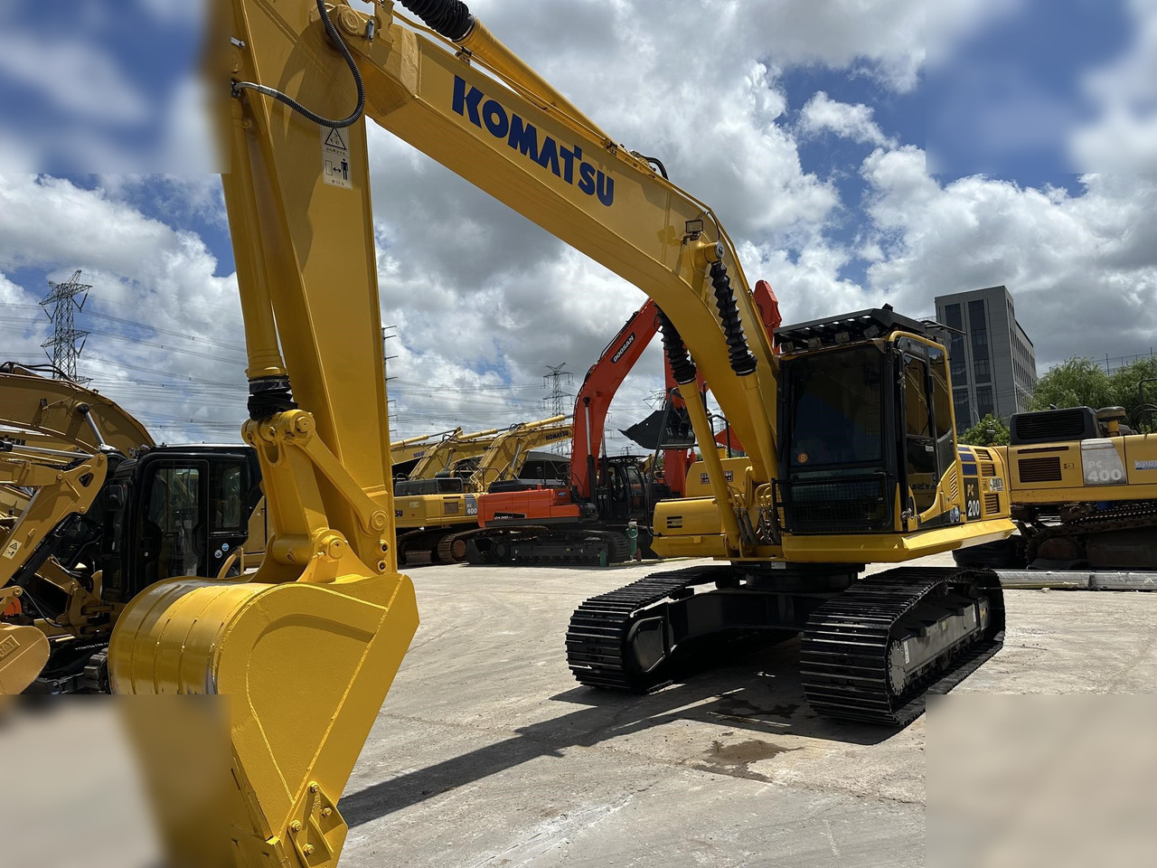 KOMATSU PC200-8 - Гусеничний екскаватор: фото 2 KOMATSU PC200-8 - Гусеничний екскаватор: фото 2