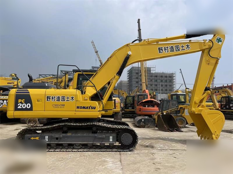 KOMATSU PC200-8 - Гусеничний екскаватор: фото 1 KOMATSU PC200-8 - Гусеничний екскаватор: фото 1