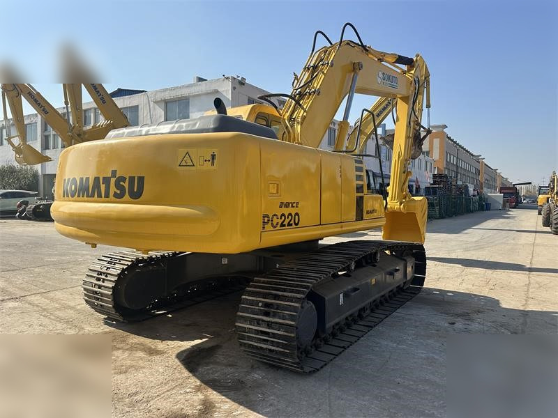 KOMATSU PC220-6 - Гусеничний екскаватор: фото 5 KOMATSU PC220-6 - Гусеничний екскаватор: фото 5
