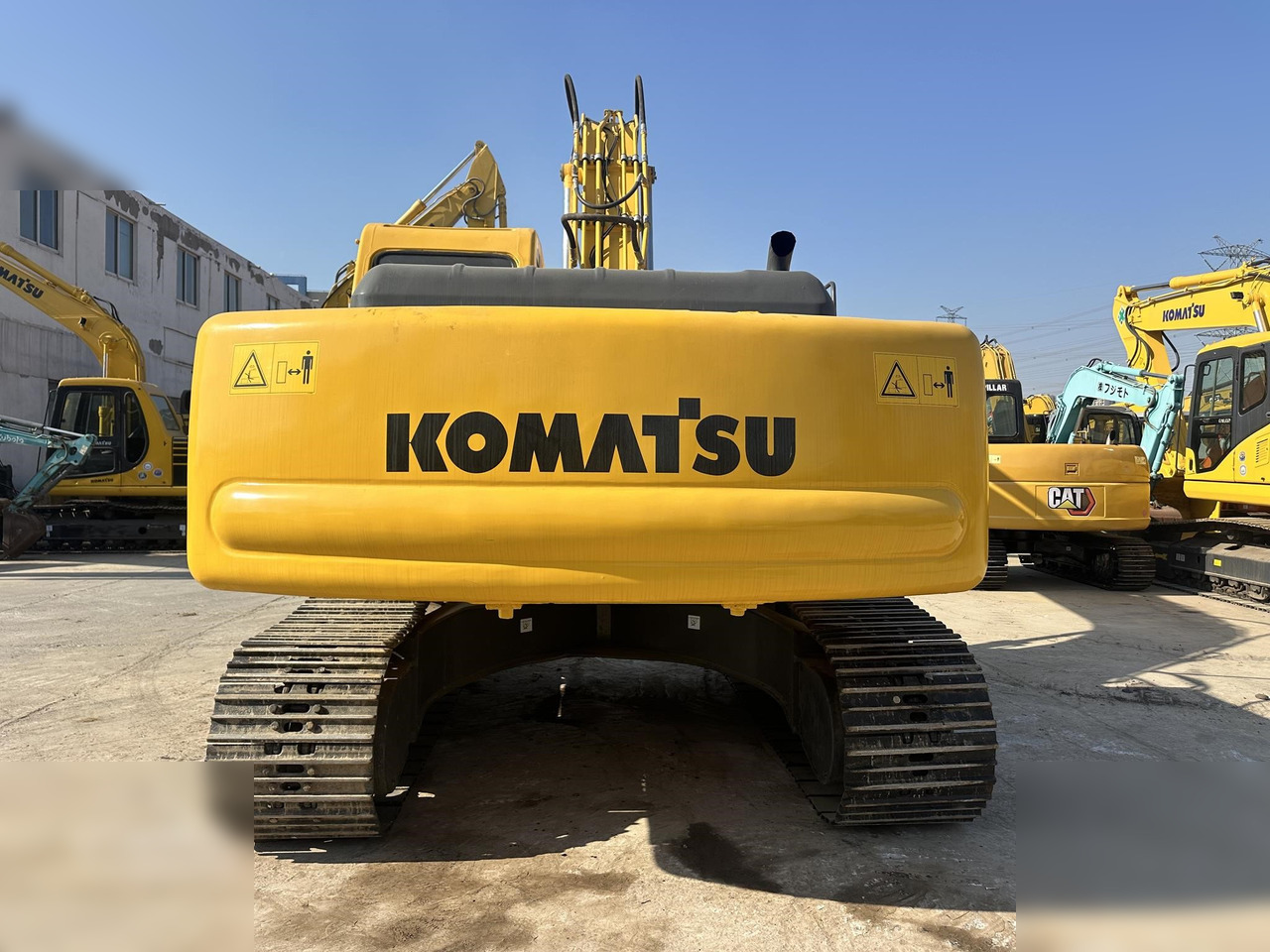 KOMATSU PC220-6 - Гусеничний екскаватор: фото 2 KOMATSU PC220-6 - Гусеничний екскаватор: фото 2