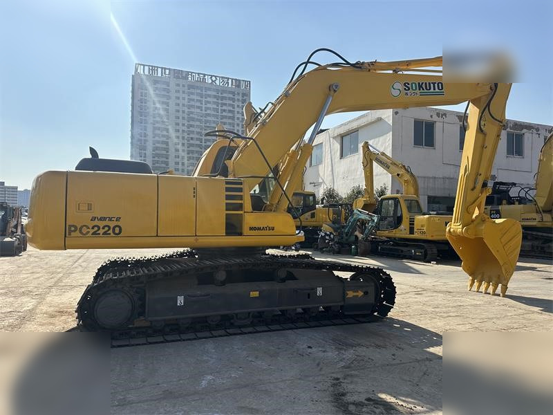 KOMATSU PC220-6 - Гусеничний екскаватор: фото 4 KOMATSU PC220-6 - Гусеничний екскаватор: фото 4