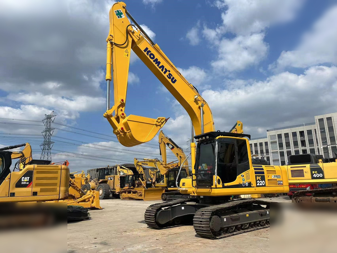 KOMATSU PC220-8 - Гусеничний екскаватор: фото 3 KOMATSU PC220-8 - Гусеничний екскаватор: фото 3