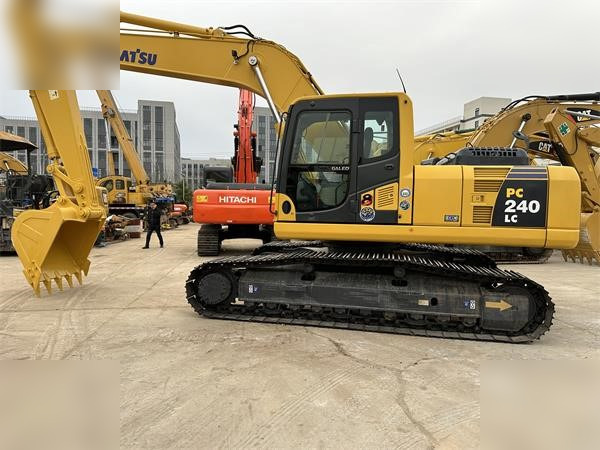 KOMATSU PC240 LC-8 - Гусеничний екскаватор: фото 1 KOMATSU PC240 LC-8 - Гусеничний екскаватор: фото 1