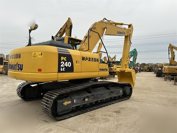 KOMATSU PC240 LC-8 - Гусеничний екскаватор: фото 3 KOMATSU PC240 LC-8 - Гусеничний екскаватор: фото 3