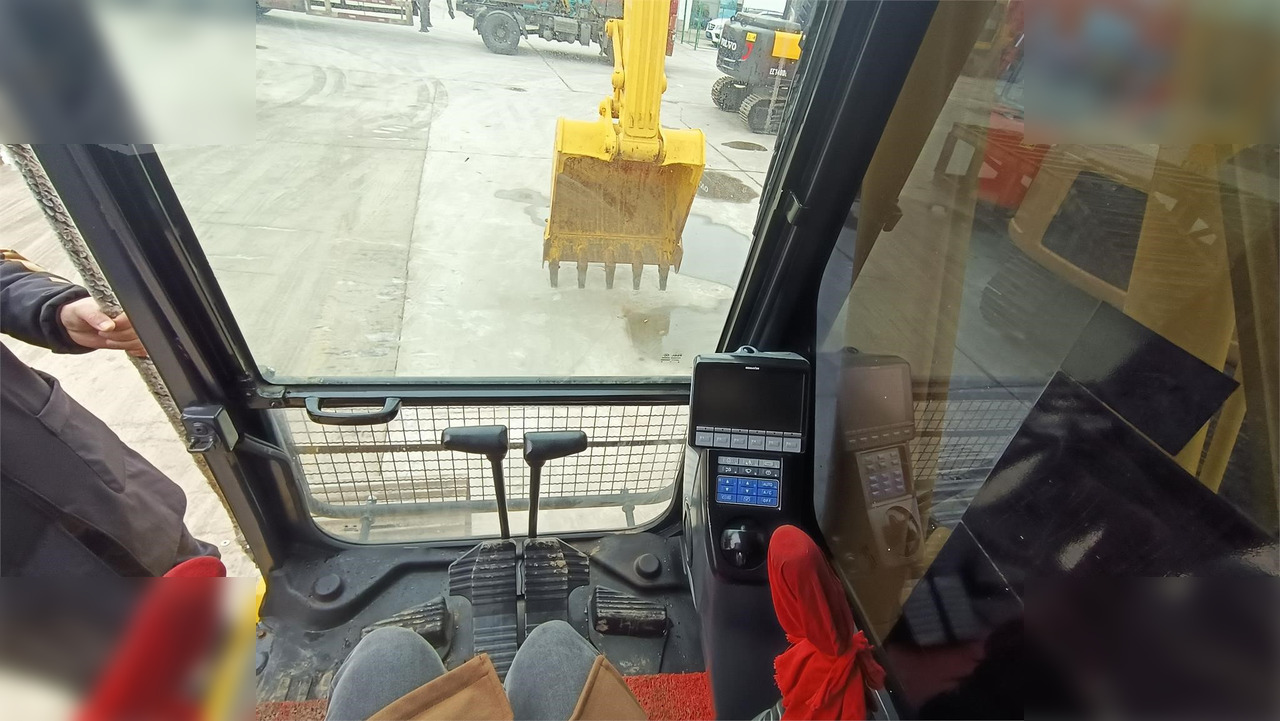 KOMATSU PC240 LC-8 - Гусеничний екскаватор: фото 4 KOMATSU PC240 LC-8 - Гусеничний екскаватор: фото 4