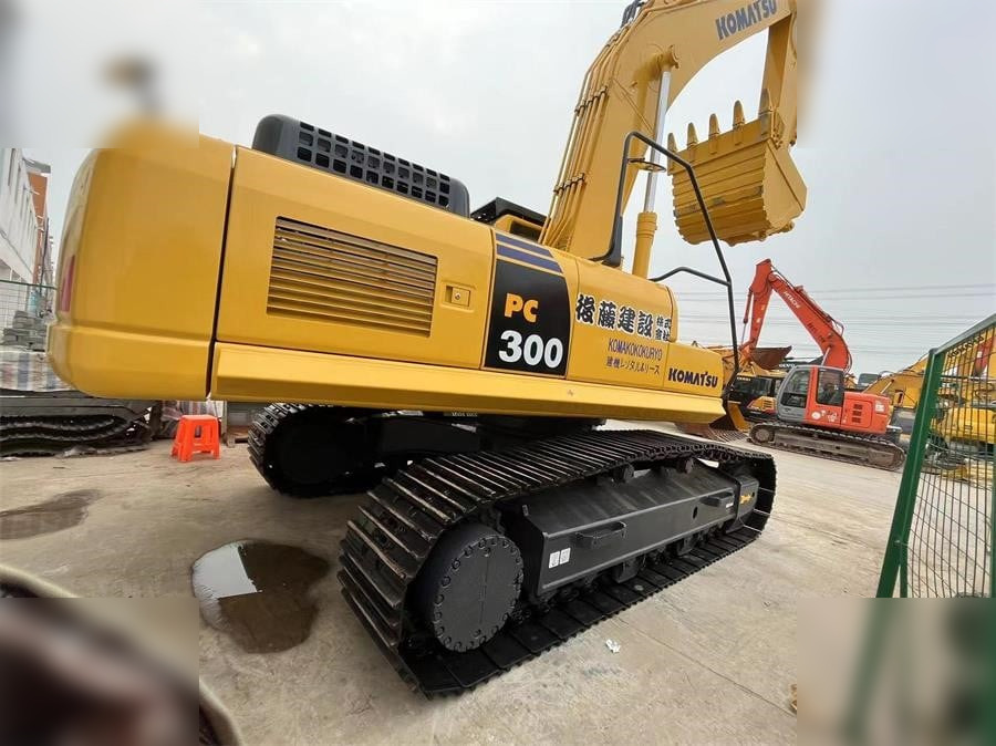 KOMATSU PC300-8 - Гусеничний екскаватор: фото 3 KOMATSU PC300-8 - Гусеничний екскаватор: фото 3