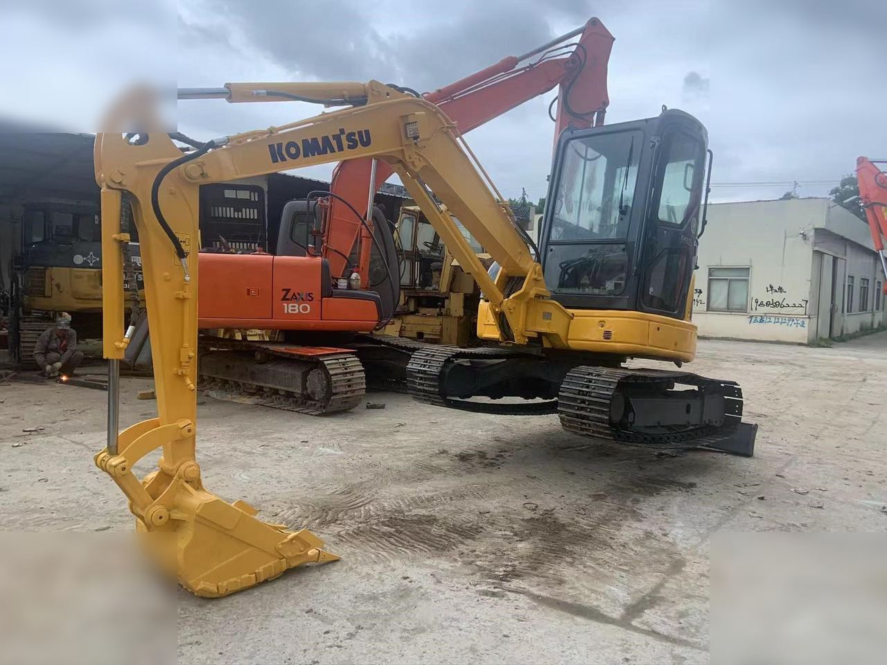KOMATSU PC40MR-2 - Міні-екскаватор: фото 1 KOMATSU PC40MR-2 - Міні-екскаватор: фото 1