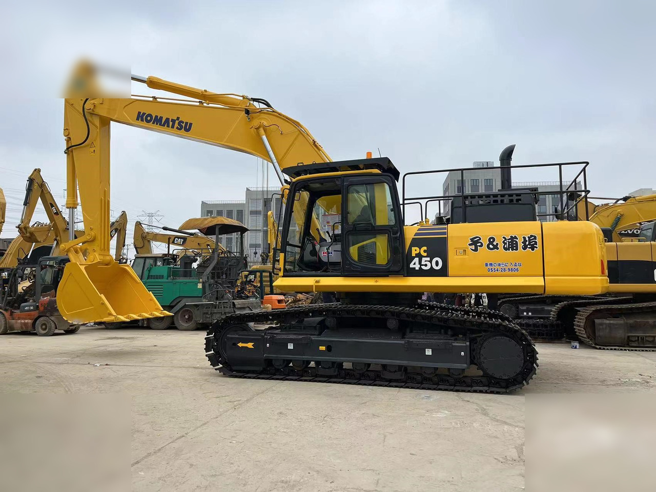 KOMATSU PC450-8 - Гусеничний екскаватор: фото 2 KOMATSU PC450-8 - Гусеничний екскаватор: фото 2
