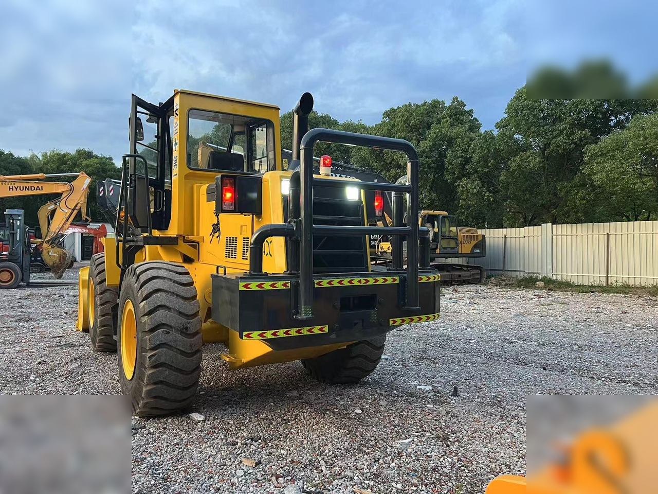 KOMATSU WA320-3 - Колісний навантажувач: фото 4 KOMATSU WA320-3 - Колісний навантажувач: фото 4