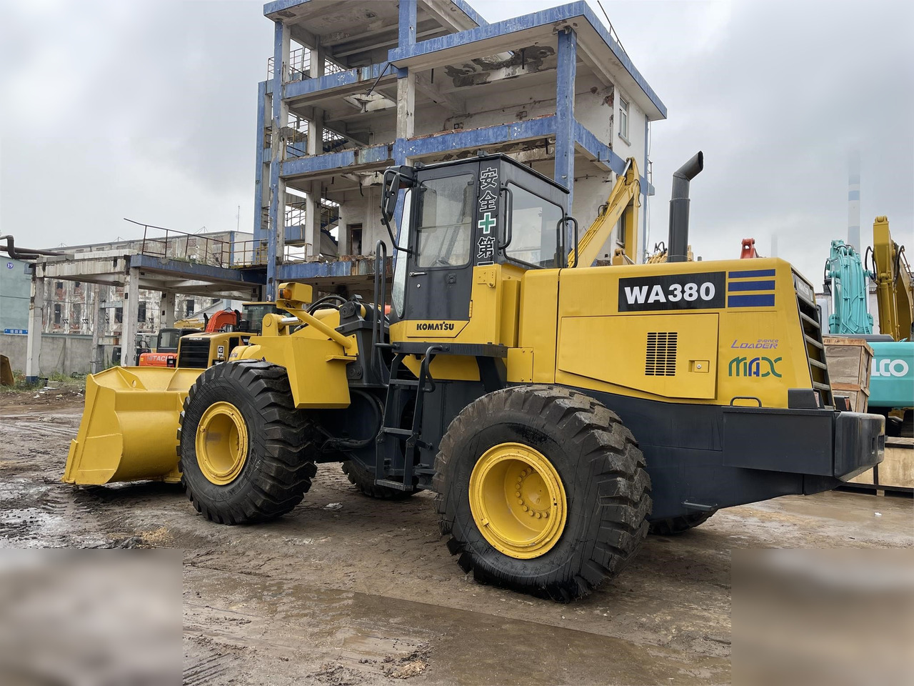 KOMATSU WA380-3 - Колісний навантажувач: фото 3 KOMATSU WA380-3 - Колісний навантажувач: фото 3