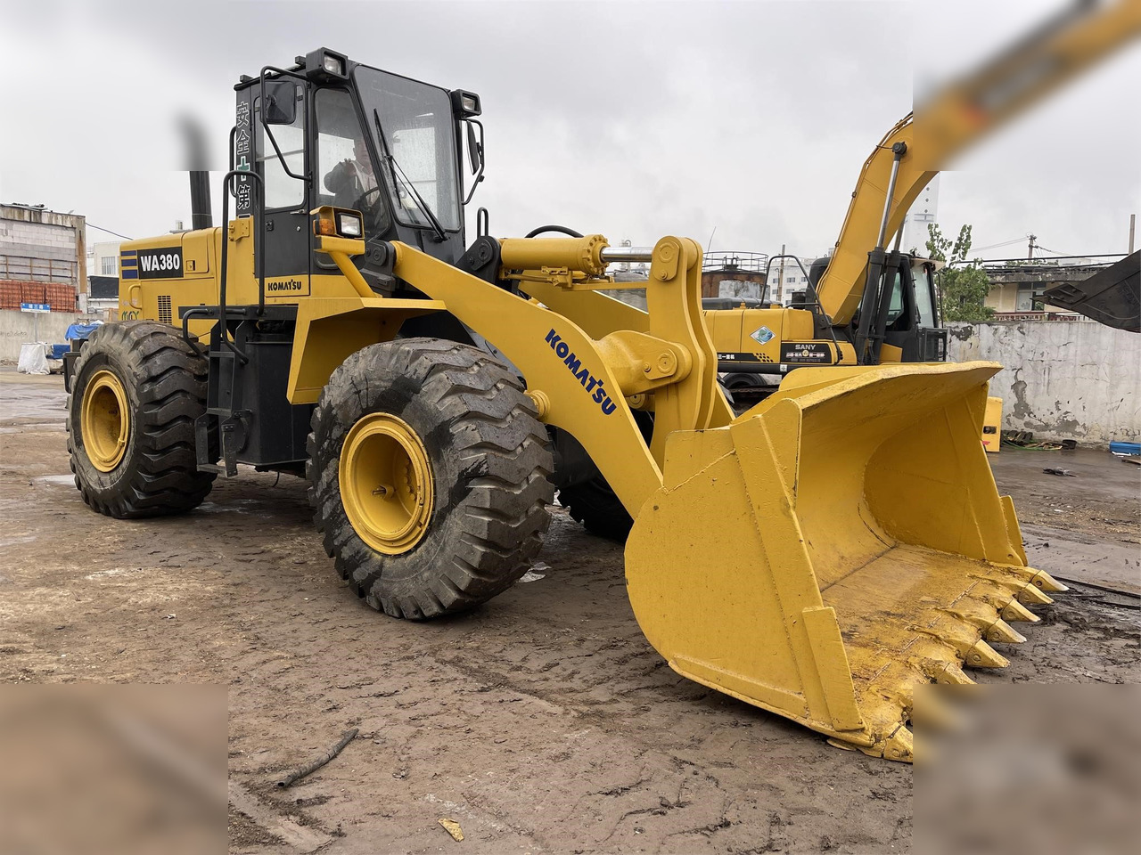 KOMATSU WA380-3 - Колісний навантажувач: фото 1 KOMATSU WA380-3 - Колісний навантажувач: фото 1