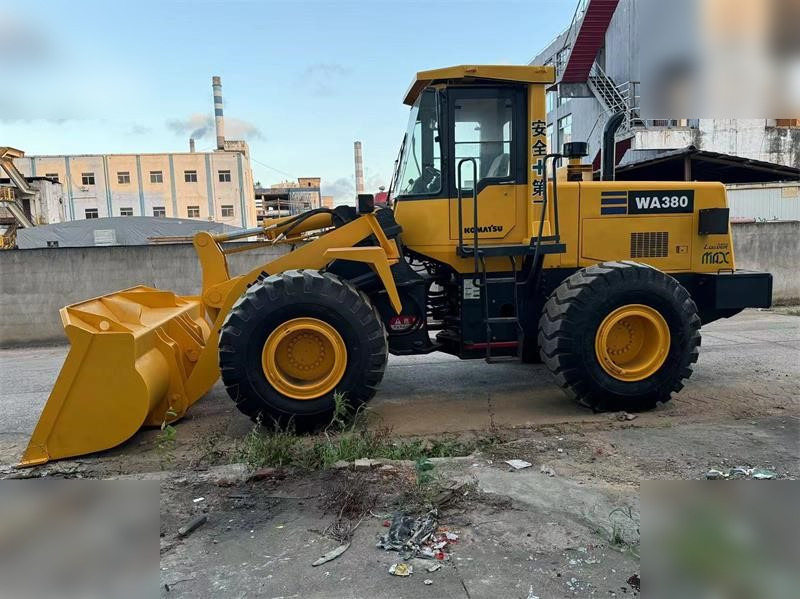 KOMATSU WA380-3 - Колісний навантажувач: фото 1 KOMATSU WA380-3 - Колісний навантажувач: фото 1
