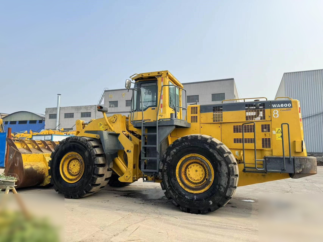 KOMATSU WA600-3 - Колісний навантажувач: фото 1 KOMATSU WA600-3 - Колісний навантажувач: фото 1