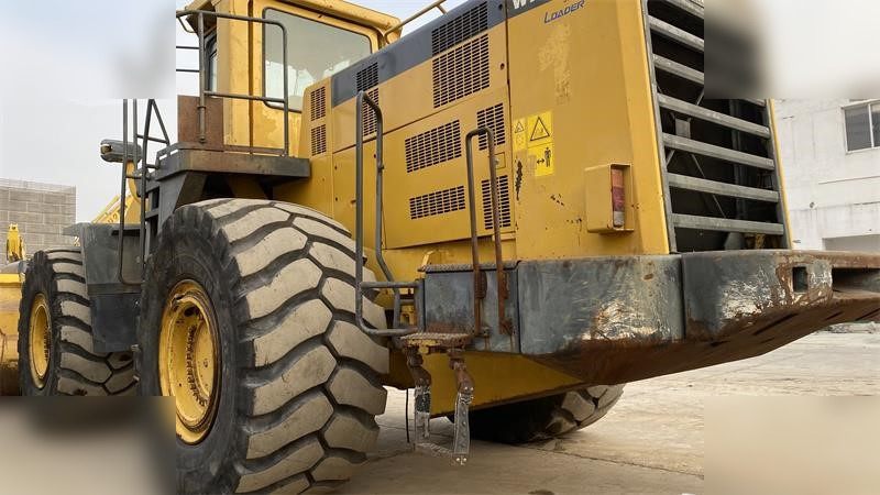 KOMATSU WA600-3 - Колісний навантажувач: фото 3 KOMATSU WA600-3 - Колісний навантажувач: фото 3
