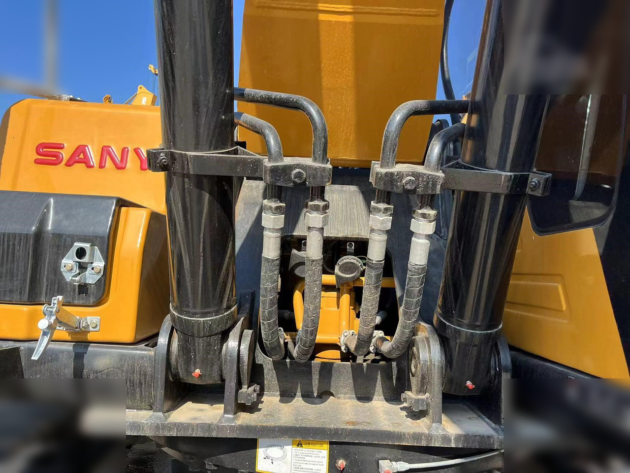 SANY SY215C - Гусеничний екскаватор: фото 5 SANY SY215C - Гусеничний екскаватор: фото 5