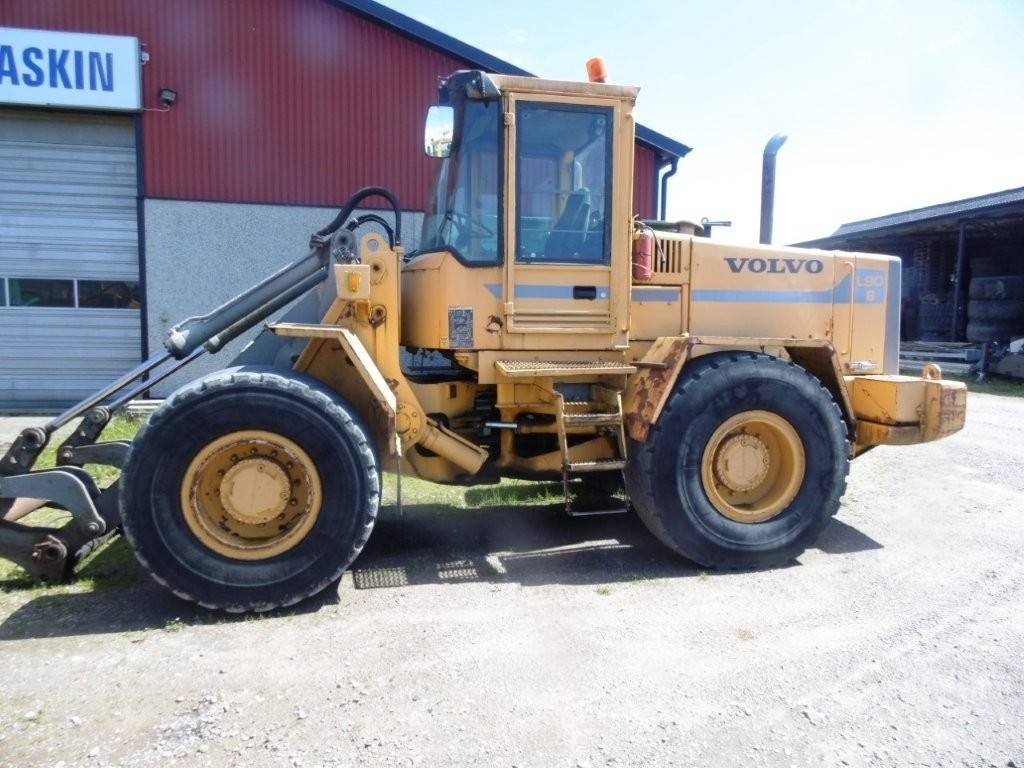 Volvo L90B - Колісний навантажувач: фото 1 Volvo L90B - Колісний навантажувач: фото 1