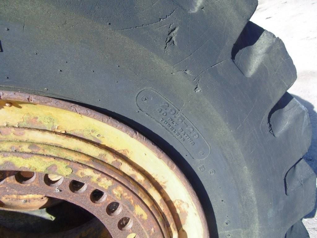 Däck - Шина в категорії Будівельна техніка: фото 3 Däck - Шина в категорії Будівельна техніка: фото 3