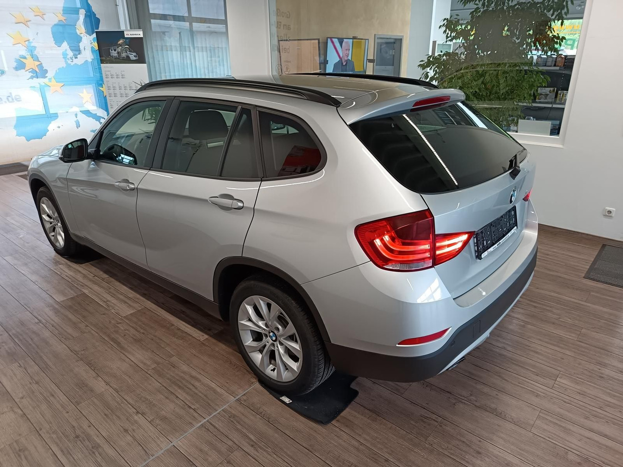 BMW X1 sDrive 18i 110 kW*SITZHEIZUNG*KLIMAAUTOMATIK - Позашляховик: фото 4 BMW X1 sDrive 18i 110 kW*SITZHEIZUNG*KLIMAAUTOMATIK - Позашляховик: фото 4