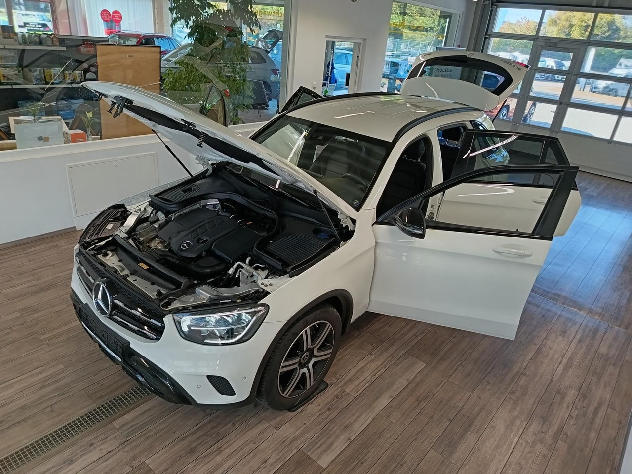 Mercedes-Benz GLC 220d AMG Line 4MATIC*AHK*NAVI*LED*R-KAM*DAB* - Позашляховик: фото 2 Mercedes-Benz GLC 220d AMG Line 4MATIC*AHK*NAVI*LED*R-KAM*DAB* - Позашляховик: фото 2