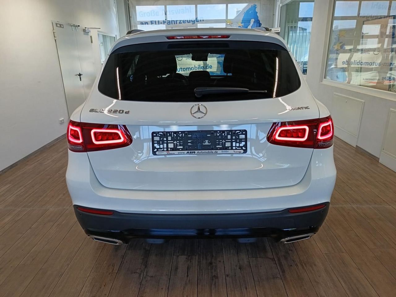 Mercedes-Benz GLC 220d AMG Line 4MATIC*AHK*NAVI*LED*R-KAM*DAB* - Позашляховик: фото 5 Mercedes-Benz GLC 220d AMG Line 4MATIC*AHK*NAVI*LED*R-KAM*DAB* - Позашляховик: фото 5